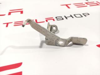 Кронштейн электропроводки стояночного тормоза Tesla Model X 1 поколение 2017, 1101851-00-B