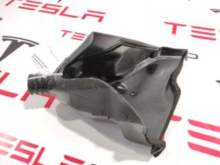 Водосборник крышки багажника Tesla Model X 1 поколение (2015 - 2021), 1046659-00-E