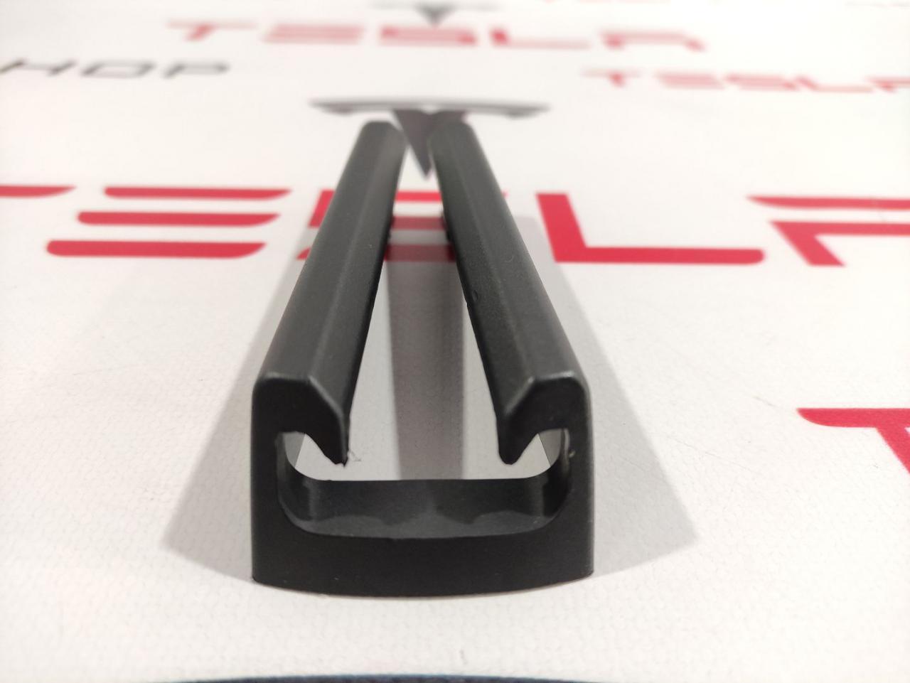 Заглушка салазки сиденья Tesla Model 3 1 поколение 2018, 1097490-00-B - фото №1