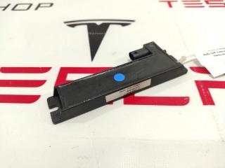 Антенна системы комфортного доступа Tesla Model X 1 поколение 2017, 1043129-00-B