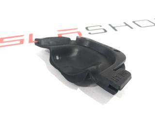 Резиновая заглушка парктроника Tesla Model S 1 поколение [рестайлинг] 2020, 1051652-00-B