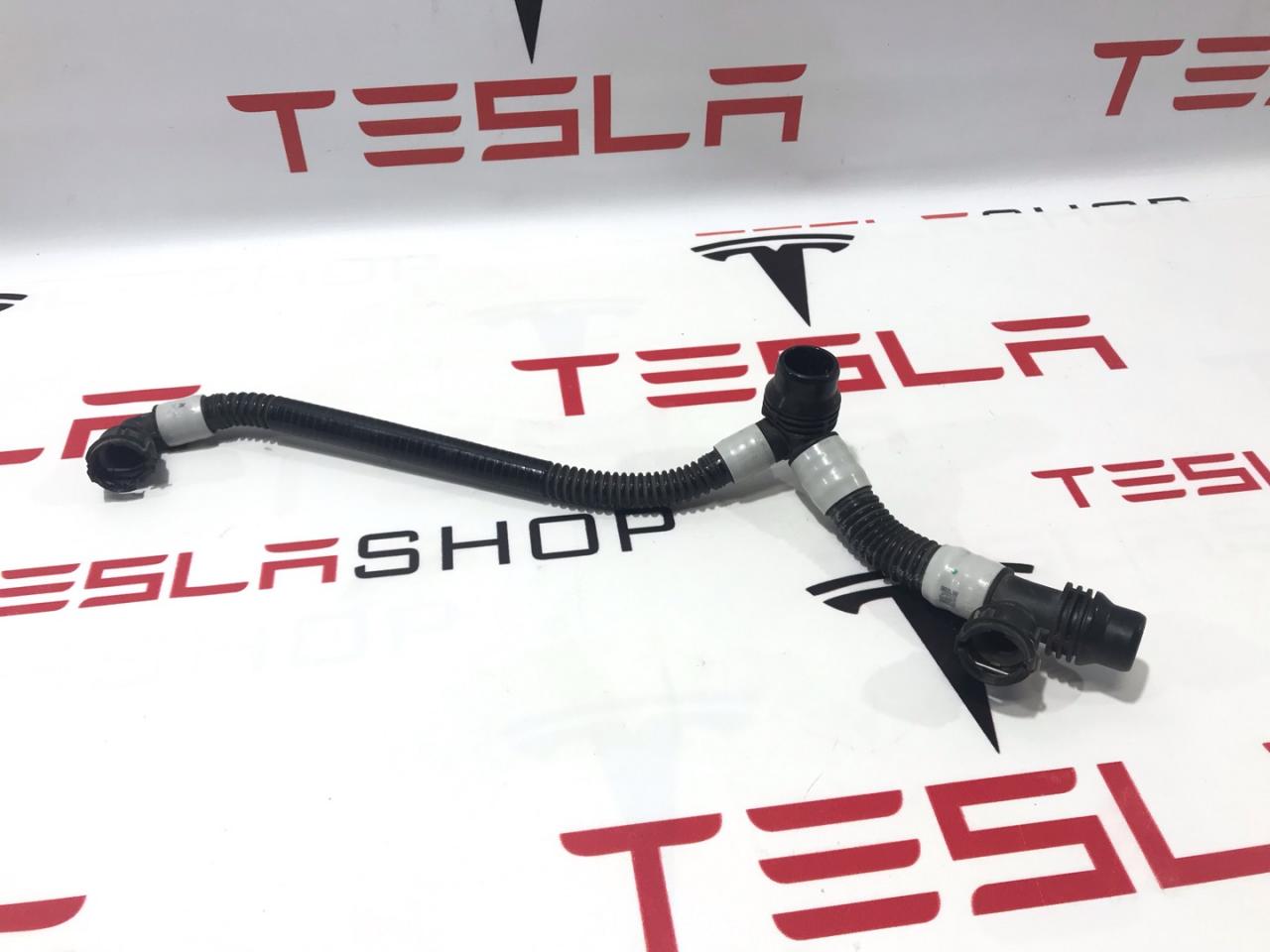 Шланги охлаждающей жидкости Tesla Model 3 1 поколение 2020, 1077577-00-D - фото №1