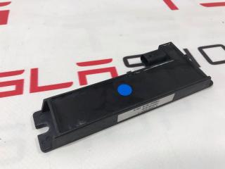 Антенна системы комфортного доступа Tesla Model X 1 поколение 2017, 1043129-00-B