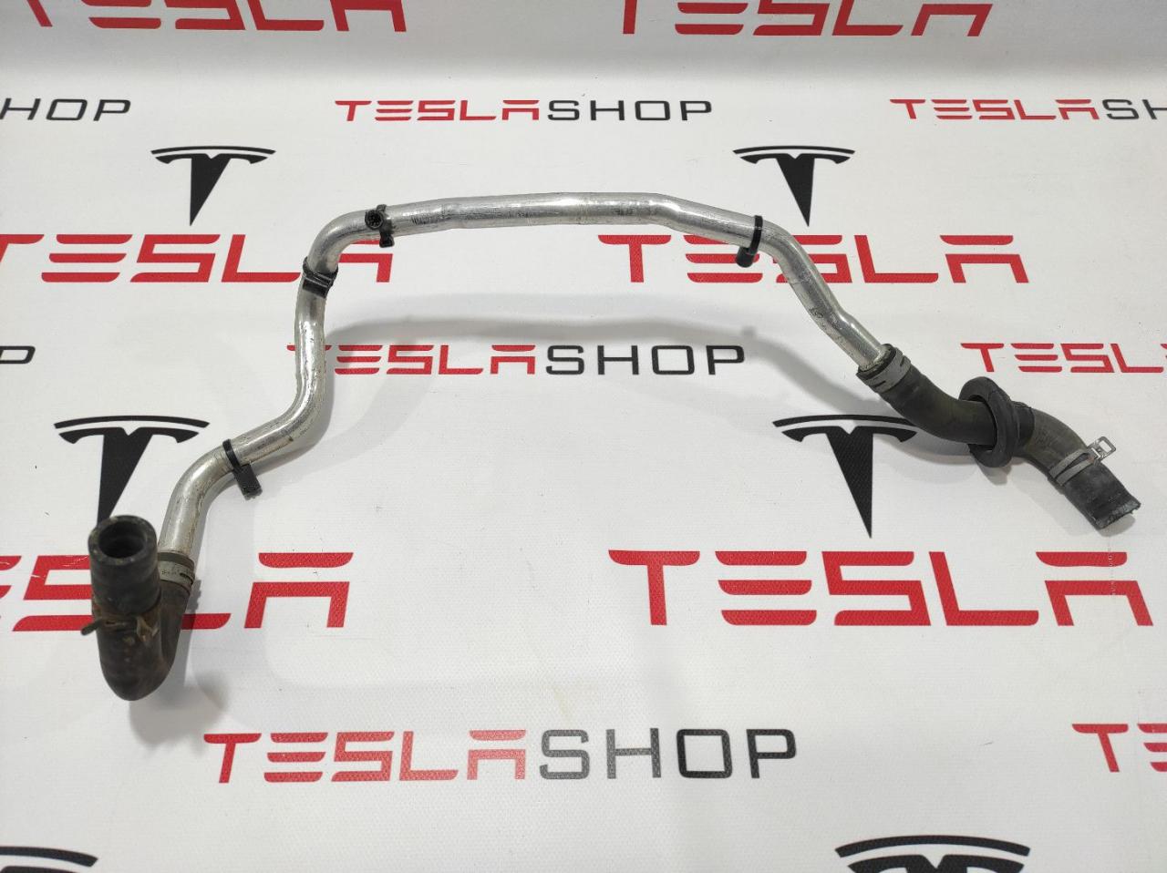 Трубка охлаждения мотора Tesla Model S 1 поколение 2015, 1042550-00-A, 6007595-00-E - фото №1