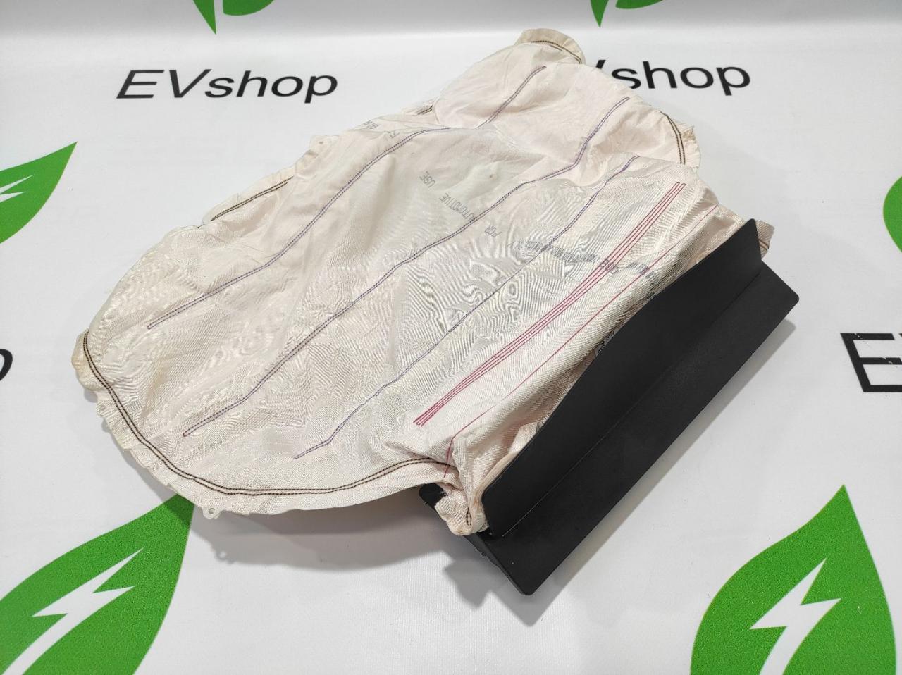 подушка безопасности коленная Audi e-tron 1 поколение 2019, электро, 4KL.880.841 - фото №1