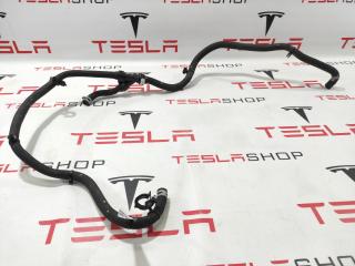 Шланги охлаждающей жидкости заднего малого электромотора Tesla Model X 1 поколение 2017, 1047691-00-E
