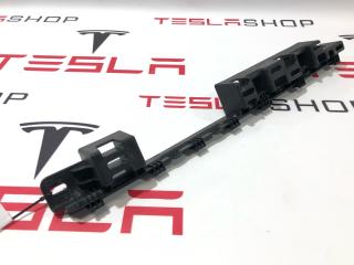 Кронштейн порога двери Tesla Model X 1 поколение 2019, 1053726-00-B