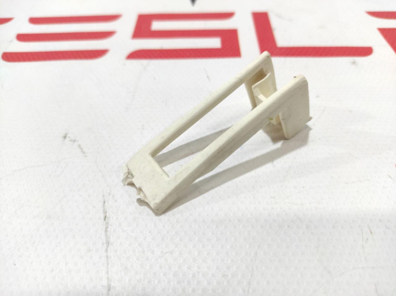Изолятор силиконовый защитного метал. корпуса основной батареи Tesla Model S 1 поколение 2016, 1014929-00-C - фото №1