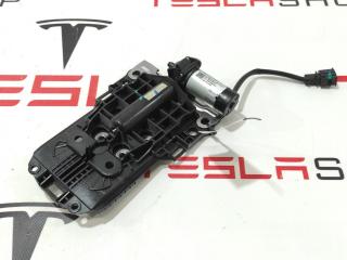 Механизм регулировки подголовника Tesla Model S 1 поколение [рестайлинг] 2019, AG151536-C1