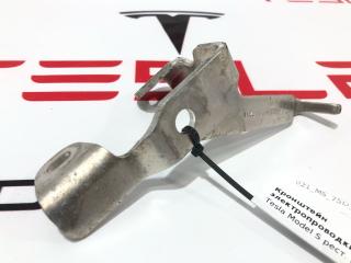 Кронштейн электропроводки стояночного тормоза Tesla Model S 1 поколение [рестайлинг] 2018, 1101851-00-B