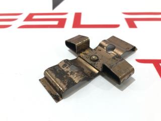 Пружина прижимная (скоба) суппорта задняя Tesla Model S 1 поколение 2015, 6006438-00-B, 6008142-00-A