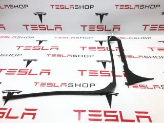 Уплотнитель стойки В (камера) Tesla Model X 1 поколение 2019, 1032153-00-C