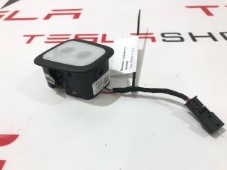 Фонарь подсветки салона Tesla Model X 1 поколение 2019, 1047365-00-C