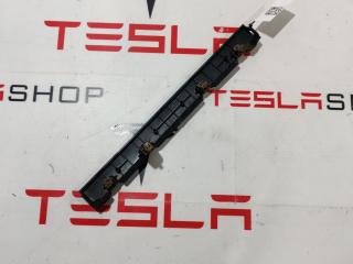 Накладка декоративная сиденья водителя Tesla Model X 1 поколение 2017, 1083459-00-A