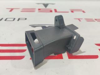 Воздуховод противотуманной фары Tesla Model X 1 поколение 2021, 1043931-00-D, 1043933-00-E, 1056250-00-E