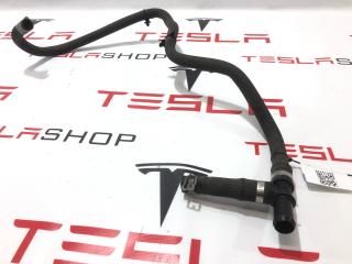 Шланги охлаждающей жидкости заднего малого электромотора Tesla Model X 1 поколение 2021, 1047690-00-D, 1501812-00-A