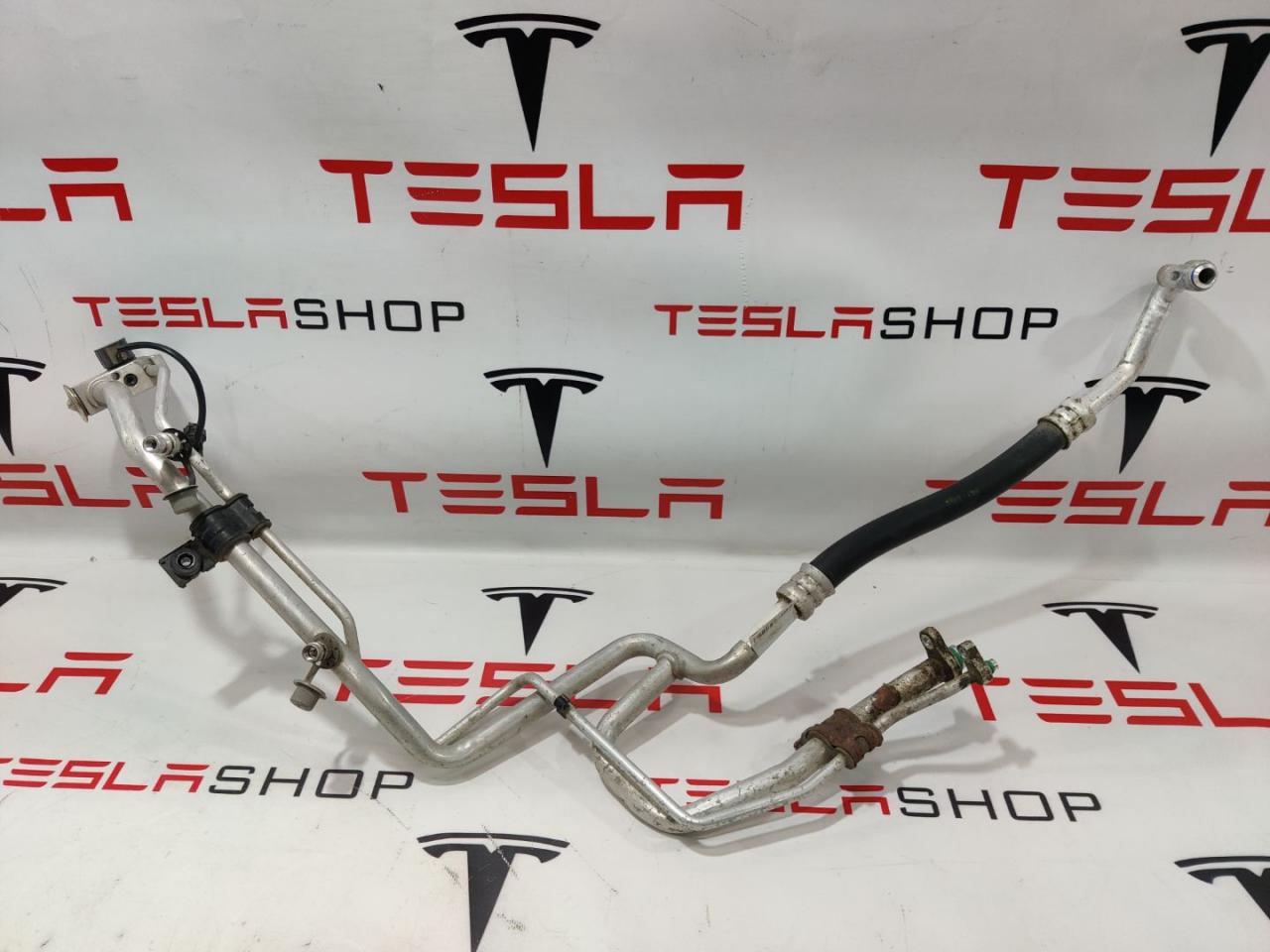 трубка кондиционера Tesla Model S 1 поколение (2012 - 2016), 1019544-00-A, 1019542-00-A - фото №1