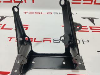 Кронштейн накладки, стойки В Tesla Model X 1 поколение 2018, 1052517-00-H