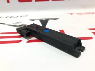 Антенна системы комфортного доступа Tesla Model X 1 поколение 2018, 1043129-00-B, X-12069-008R1-F