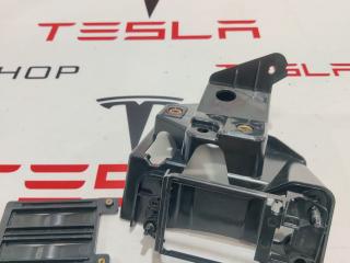 Кронштейн крепления радара Tesla Model S 1 поколение [рестайлинг] 2019, 1135178-00-A, 1061953-00-E, 1128653-00-A