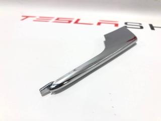 Накладка люверсы Tesla Model X 1 поколение 2019, 1049612-00-F