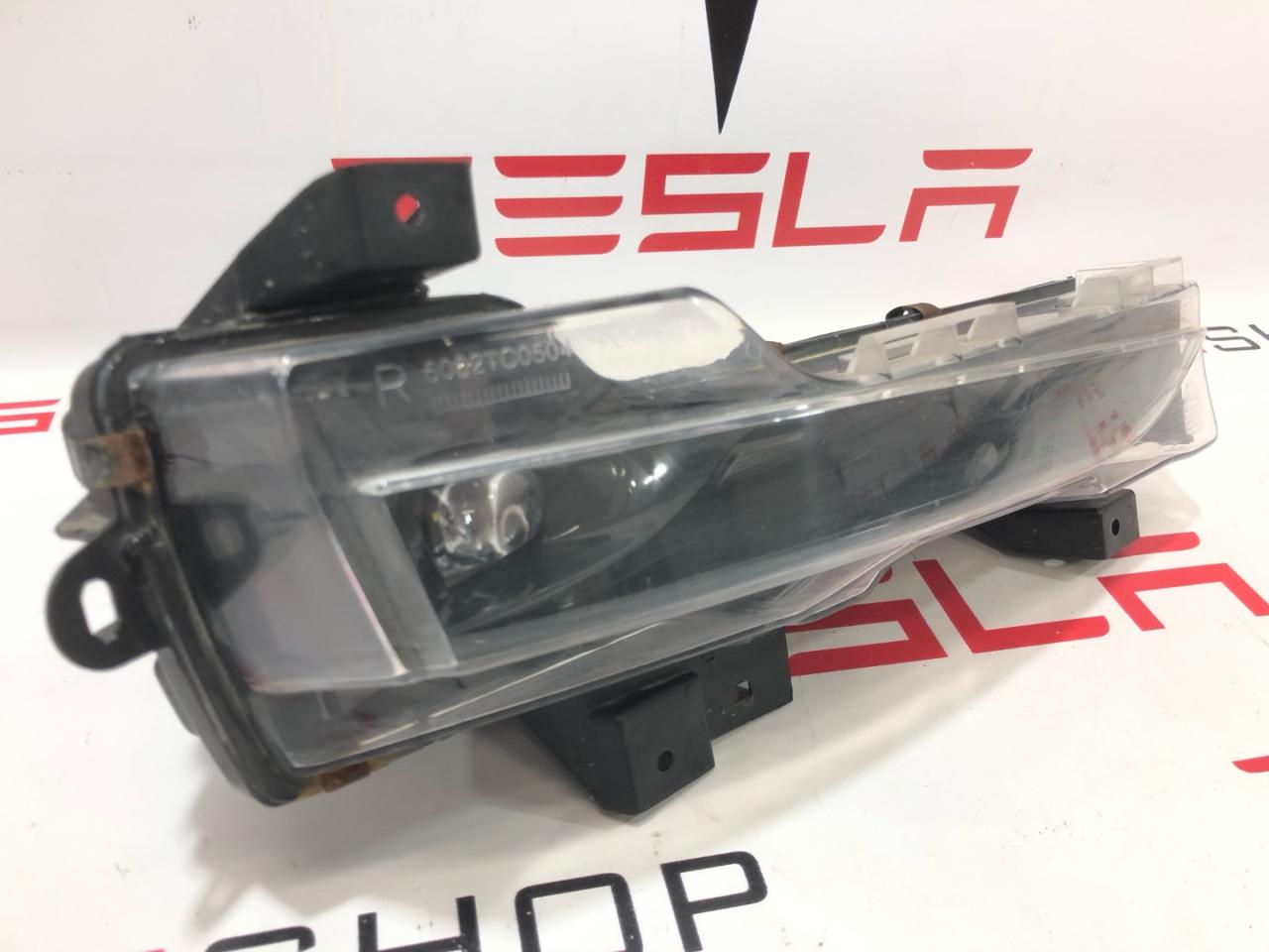 фара противотуманная правая Tesla Model Y 1 поколение (2020 - 2026), 1077392-00-F, 1507931-00-C - фото №1