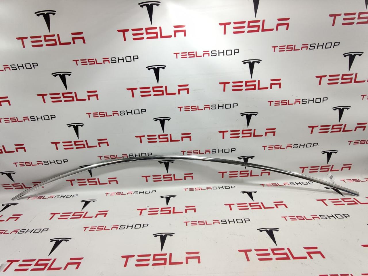 Молдинг кузова боковой Tesla Model 3 1 поколение 2019, электро, 1083519-00-D - фото №1