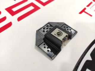 Кронштейн крепления защиты днища Tesla Model S 1 поколение [2-й рестайлинг] 2022, 1565582-00-A, 1750102-S0-A, 1614075-00-A, 1610477-00-A