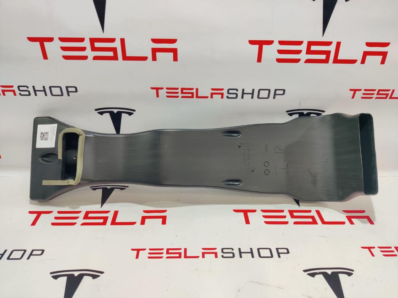 Воздуховод выпускного канала консоли Tesla Model X 1 поколение 2019, электро, 1053878-00-B - фото №1