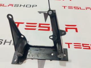 Кронштейн накладки, стойки В Tesla Model X 1 поколение 2019, электро, 1052517-00-H