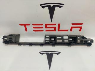 Кронштейн порога двери Tesla Model X 1 поколение 2019, электро, 1053726-00-B