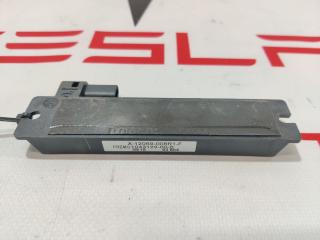 Антенна системы комфортного доступа Tesla Model X 1 поколение 2019, электро, 1043129-00-B, X-12069-008R1-F