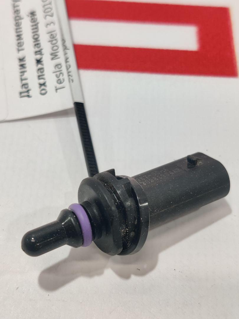 датчик температуры охлаждающей жидкости Tesla Model 3 1 поколение 2019, электро, 1087957-00-A, 1077592-77-F - фото №1