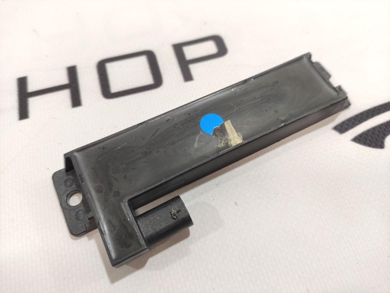 Антенна системы комфортного доступа Tesla Model X 1 поколение 2018, электро, 1043129-00-B, X-12069-008R1-F - фото №1