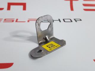 Кронштейн крепления тормозного шланга Tesla Model 3 1 поколение 2019, 1044722-00-D