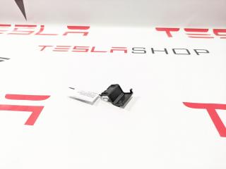 Заглушка беспроводного зарядного устройства Tesla Model S 1 поколение 2015, 1060585-00-A
