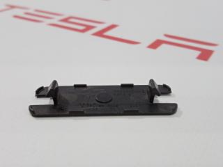 Заглушка пластиковая крышки багажника Tesla Model S 1 поколение [рестайлинг] 2016, 1061808-00-B