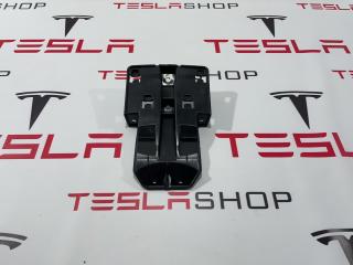 Кронштейн держателя приборной панели Tesla Model S 1 поколение [рестайлинг] 2016, 1056284-00-B