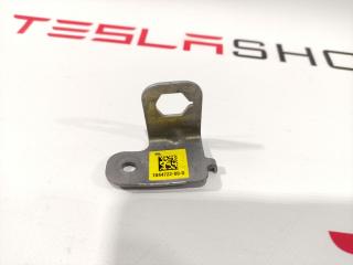 Кронштейн крепления тормозного шланга Tesla Model 3 1 поколение 2020, 1044722-00-D