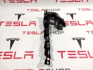 Кронштейн накладки, стойки В Tesla Model X 1 поколение 2016, 1051824-00-B