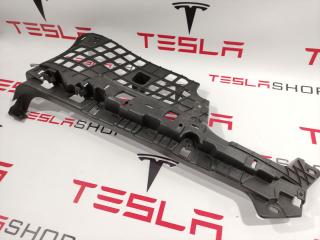 Кронштейн обшивки багажного отделения Tesla Model X 1 поколение 2016, 1048065-00-D