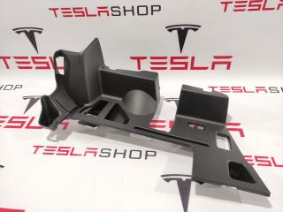 Накладка пластиковая под рулевой колонкой Tesla Model X 1 поколение 2016, 1035577-00-D