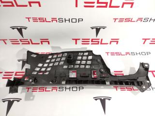 Кронштейн обшивки багажного отделения Tesla Model X 1 поколение 2016, 1048064-00-D