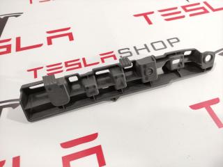 Кронштейн крепления накладки дверного проема Tesla Model X 1 поколение 2016, 1059180-00-A