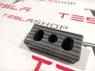 Опора под домкрат (подушка) Tesla Model X 1 поколение 2017, 1045887-00-B