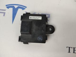 Блок двери (модуль управления ручки) Tesla Model S 1 поколение [рестайлинг] 2018, 1069651-00