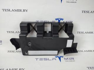 Кронштейн крепления обшивки багажника правый Tesla Model 3 1 поколение 2020, 1470963-00