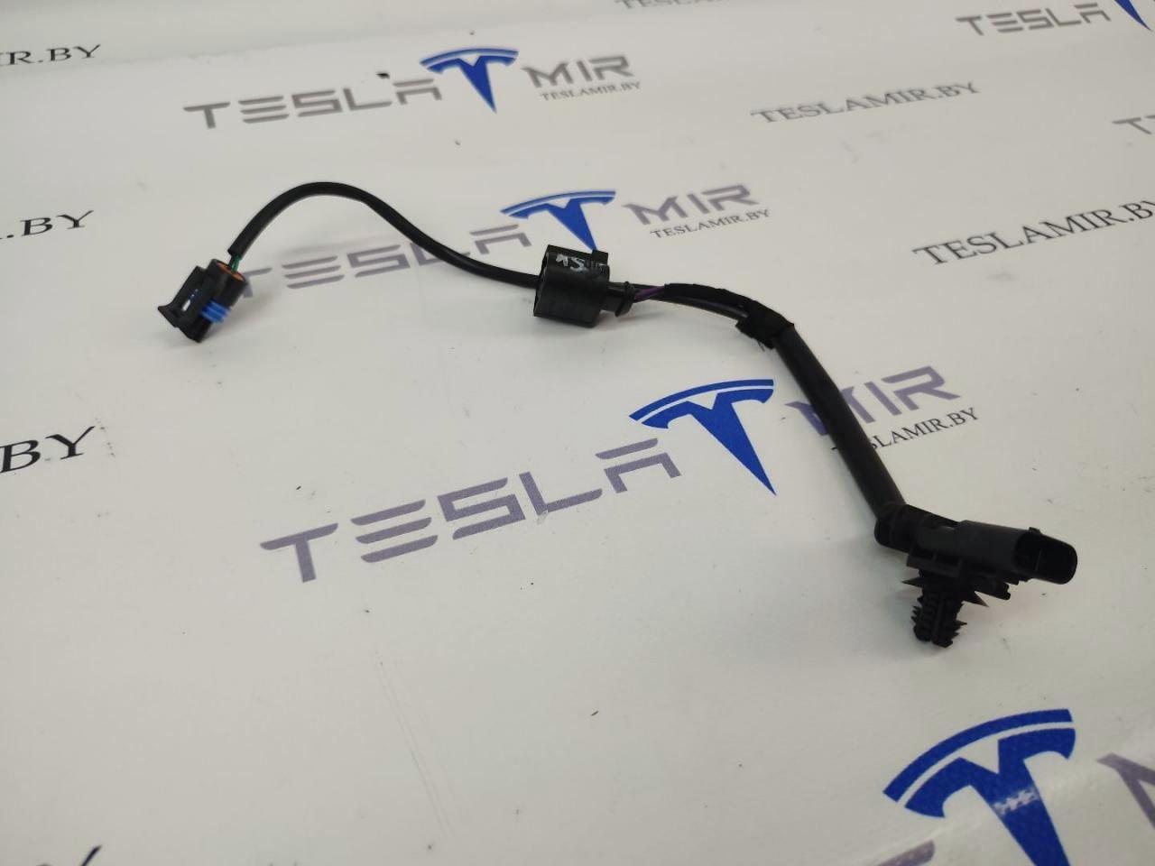 проводка бачка омывателя Tesla Model 3 1 поколение 2020, 1105306-00 - фото №1
