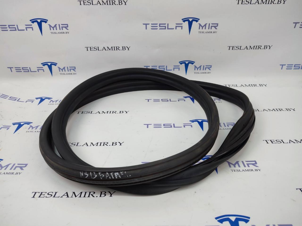 Уплотнитель резиновый бокса капота (корыта) Tesla Model 3 1 поколение 2020, 1090492-00 - фото №1