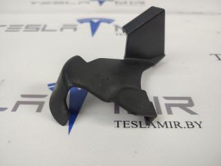 Накладка декоративная петли капота левая Tesla Model 3 1 поколение 2020, 1112071-00